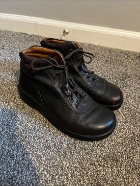 Footprints by Birkenstock Black Chukka lace up boots size 38